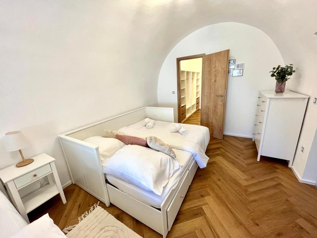 Apartman Elen Нове-Место-над-Метуйи Экстерьер фото